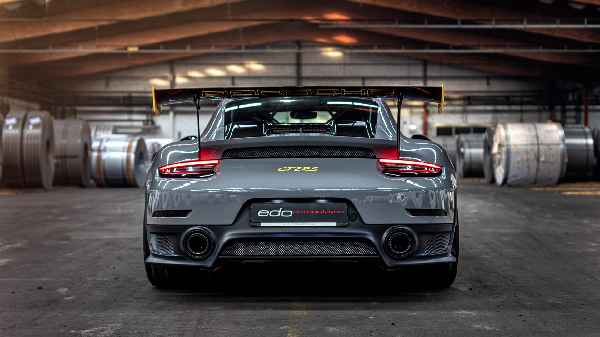 九游平台官网-_滚轴溜冰比赛：速度与技巧完美结合_，90年代滚轴溜冰